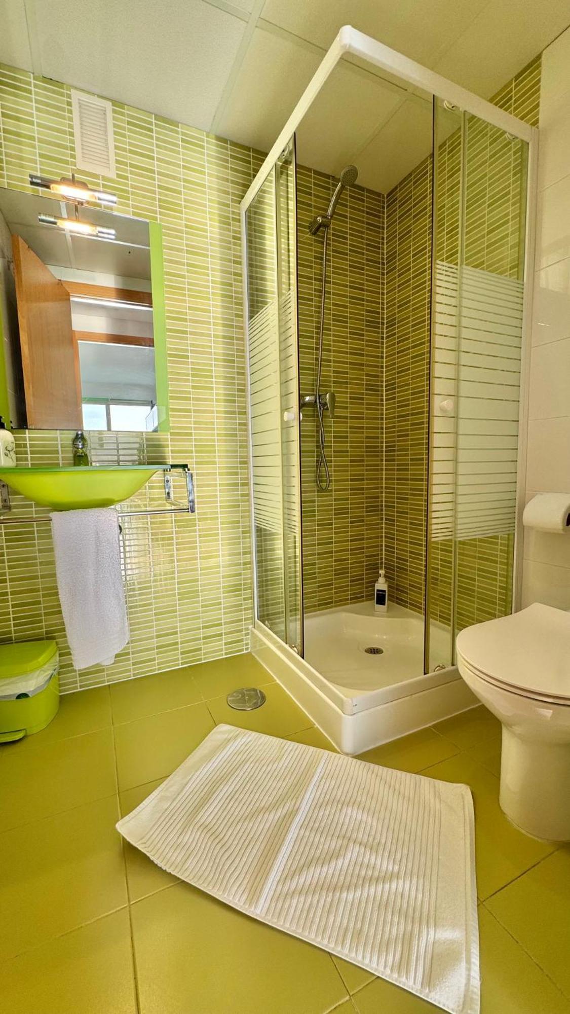Appartement Highrise With Stunning Views From Private Balcony 85 *